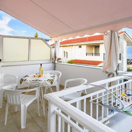 Apartment Billy's House